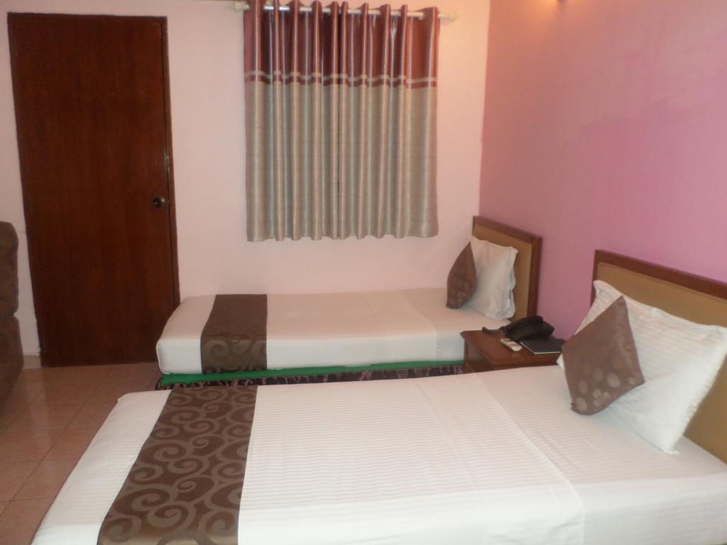 Skai Lodge Malé Rum bild